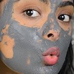 Magnetic mask sul viso di una donna